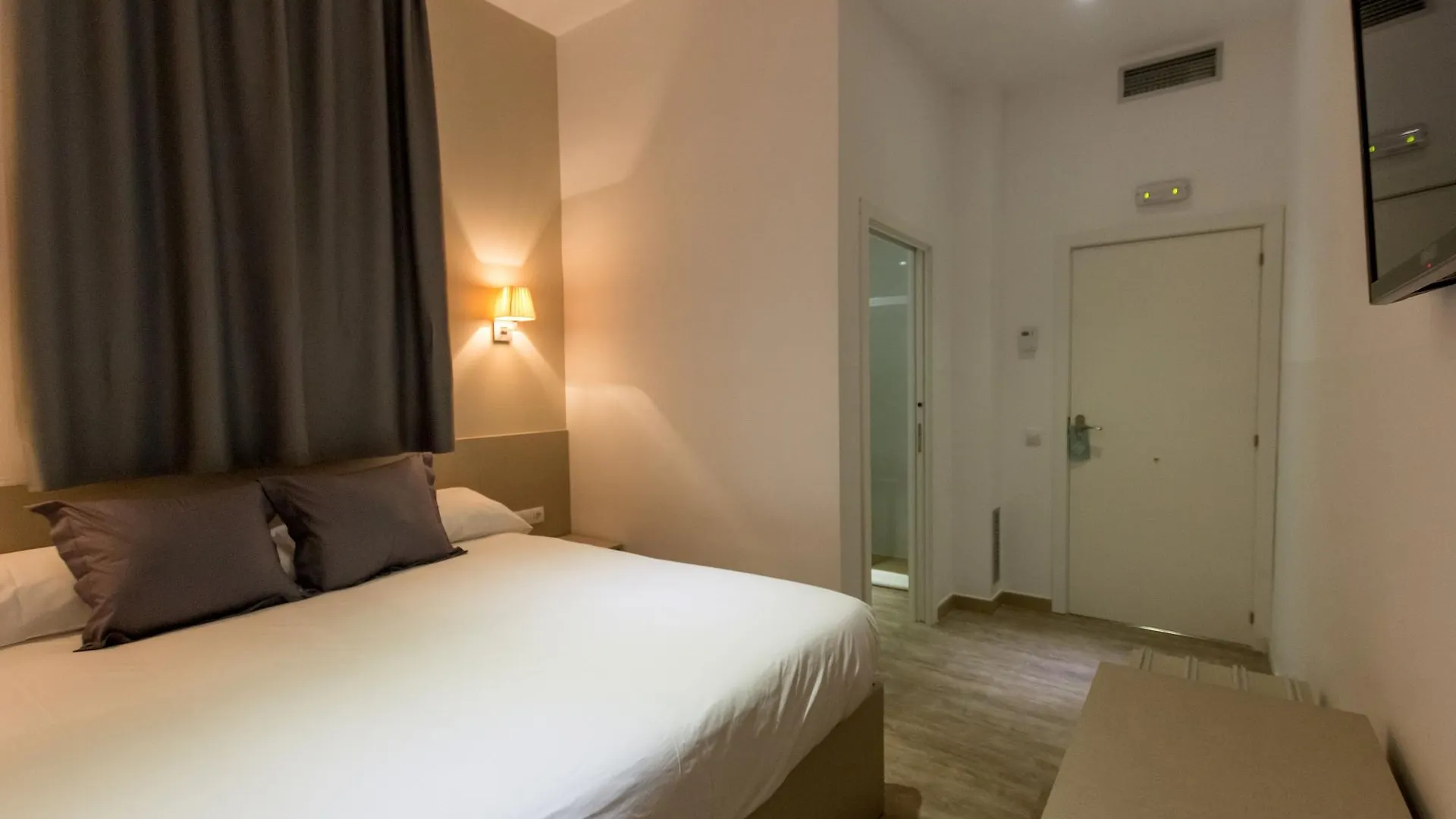 Hostalin Barcelona Passeig De Gracia 3*,